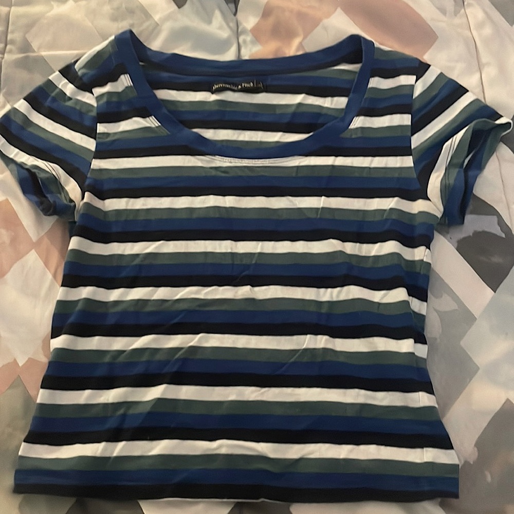 Im selling a short sleeve shirt